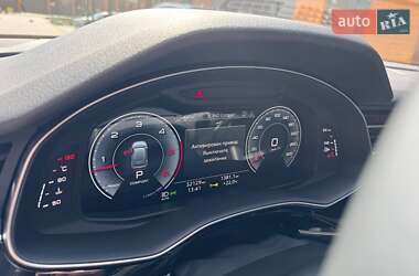 Внедорожник / Кроссовер Audi Q8 2021 в 