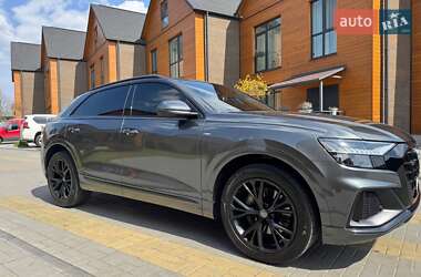 Внедорожник / Кроссовер Audi Q8 2021 в 