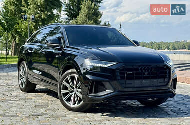 Внедорожник / Кроссовер Audi Q8 2021 в 