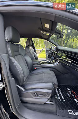 Внедорожник / Кроссовер Audi Q8 2021 в 