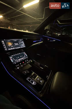Внедорожник / Кроссовер Audi Q8 2021 в 