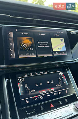 Внедорожник / Кроссовер Audi Q8 2021 в 