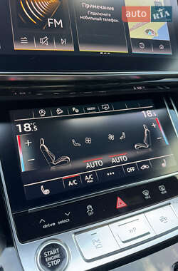 Внедорожник / Кроссовер Audi Q8 2021 в 