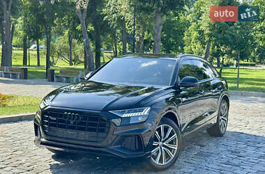 Внедорожник / Кроссовер Audi Q8 2021 в 