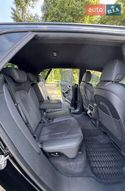 Внедорожник / Кроссовер Audi Q8 2021 в 