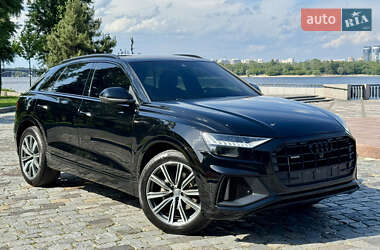 Внедорожник / Кроссовер Audi Q8 2021 в 