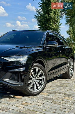 Внедорожник / Кроссовер Audi Q8 2021 в 