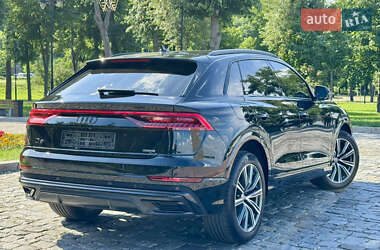 Внедорожник / Кроссовер Audi Q8 2021 в 