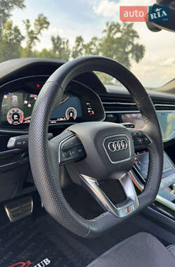 Внедорожник / Кроссовер Audi Q8 2021 в 