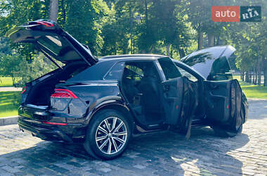 Внедорожник / Кроссовер Audi Q8 2021 в 