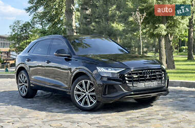 Внедорожник / Кроссовер Audi Q8 2021 в 