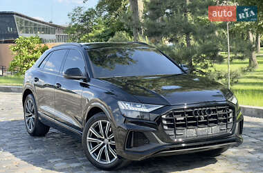 Внедорожник / Кроссовер Audi Q8 2021 в 