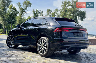 Внедорожник / Кроссовер Audi Q8 2021 в 