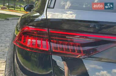 Внедорожник / Кроссовер Audi Q8 2021 в 