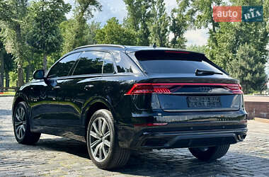 Внедорожник / Кроссовер Audi Q8 2021 в 