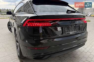 Внедорожник / Кроссовер Audi Q8 2022 в 