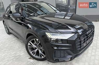 Внедорожник / Кроссовер Audi Q8 2022 в 