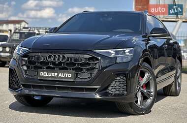 Позашляховик / Кросовер Audi Q8 2024 в 
