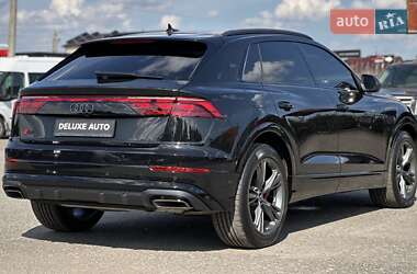 Позашляховик / Кросовер Audi Q8 2024 в 