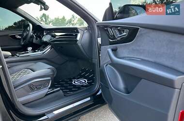 Позашляховик / Кросовер Audi Q8 2024 в 