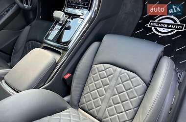Позашляховик / Кросовер Audi Q8 2024 в 