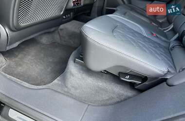 Позашляховик / Кросовер Audi Q8 2024 в 