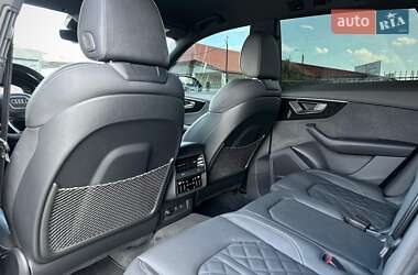 Позашляховик / Кросовер Audi Q8 2024 в 