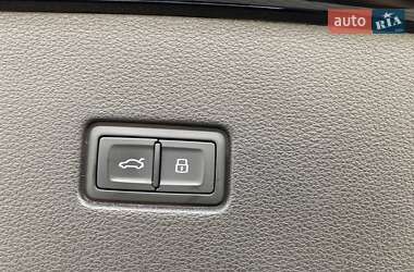 Внедорожник / Кроссовер Audi Q8 2021 в 