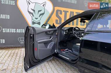 Внедорожник / Кроссовер Audi Q8 2021 в 