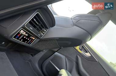 Позашляховик / Кросовер Audi Q8 2022 в 