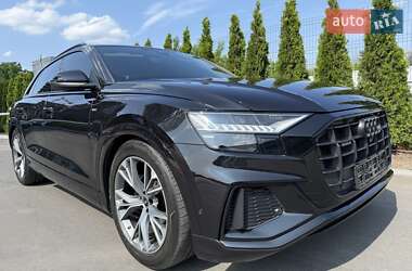 Позашляховик / Кросовер Audi Q8 2022 в 