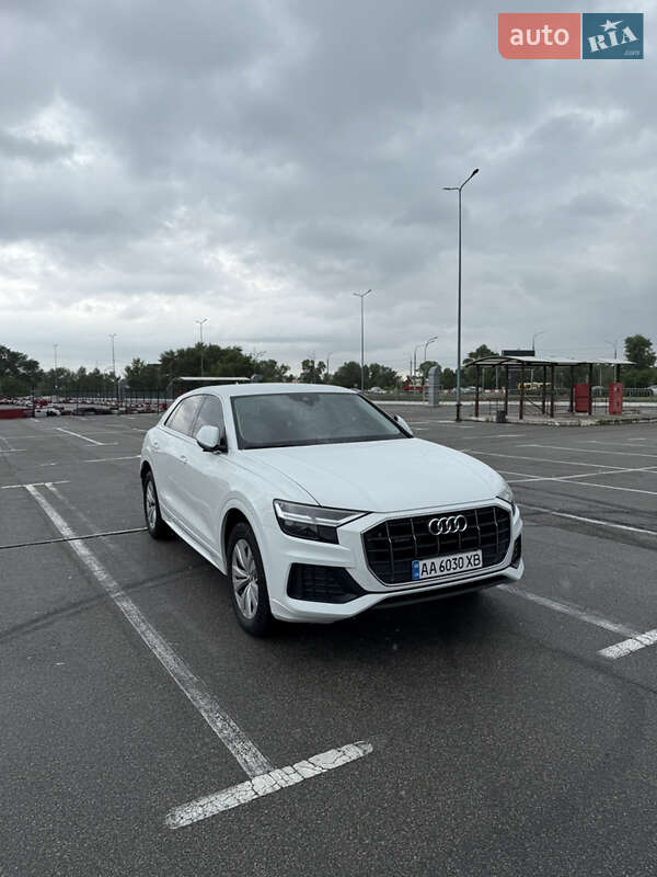 Внедорожник / Кроссовер Audi Q8 2019 в Киеве