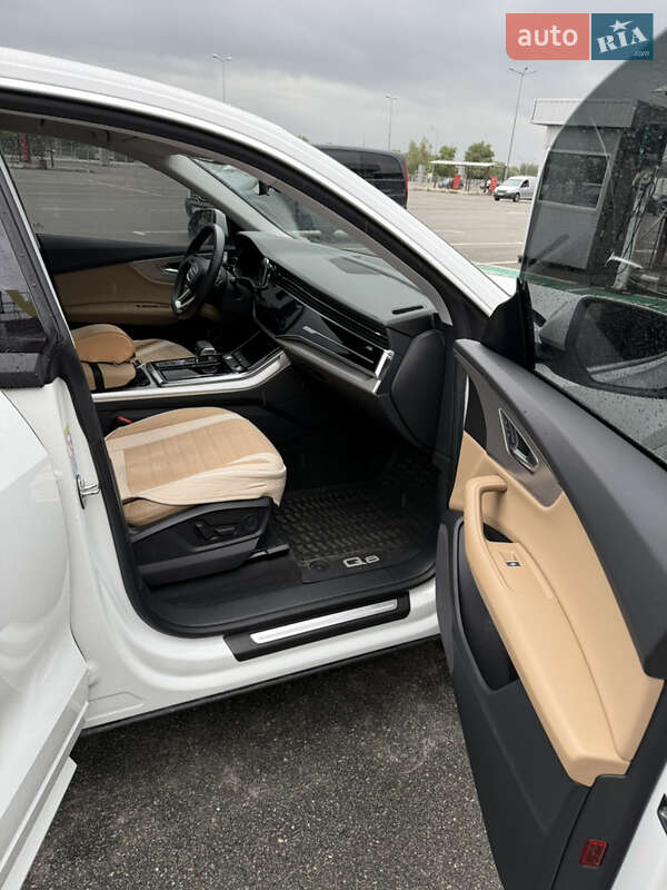 Внедорожник / Кроссовер Audi Q8 2019 в Киеве