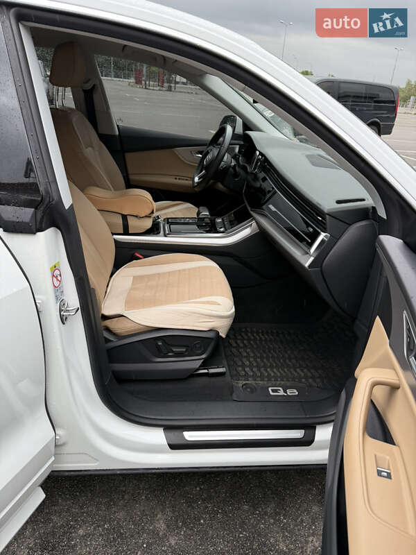 Внедорожник / Кроссовер Audi Q8 2019 в Киеве