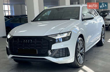 Внедорожник / Кроссовер Audi Q8 2021 в 