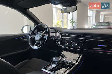 Внедорожник / Кроссовер Audi Q8 2021 в 