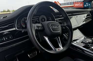 Позашляховик / Кросовер Audi Q8 2021 в 
