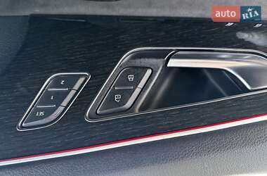 Позашляховик / Кросовер Audi Q8 2021 в 