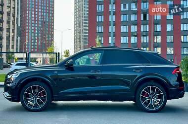 Позашляховик / Кросовер Audi Q8 2019 в 