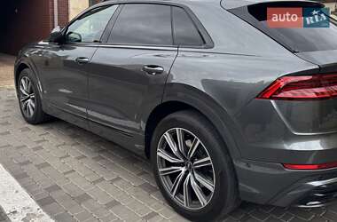 Внедорожник / Кроссовер Audi Q8 2023 в 
