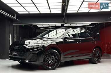Позашляховик / Кросовер Audi Q8 2025 в 