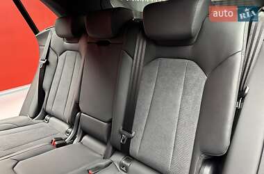 Позашляховик / Кросовер Audi Q8 2025 в 