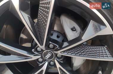 Внедорожник / Кроссовер Audi Q8 2021 в 