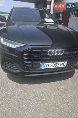 Внедорожник / Кроссовер Audi Q8 2021 в 