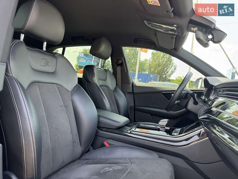 Внедорожник / Кроссовер Audi Q8 2019 в Киеве