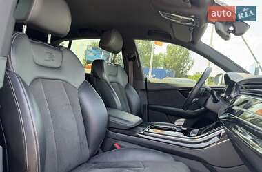 Позашляховик / Кросовер Audi Q8 2019 в 