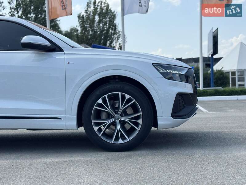 Внедорожник / Кроссовер Audi Q8 2019 в Киеве