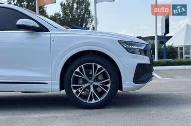 Позашляховик / Кросовер Audi Q8 2019 в 