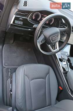 Внедорожник / Кроссовер Audi Q8 2021 в 