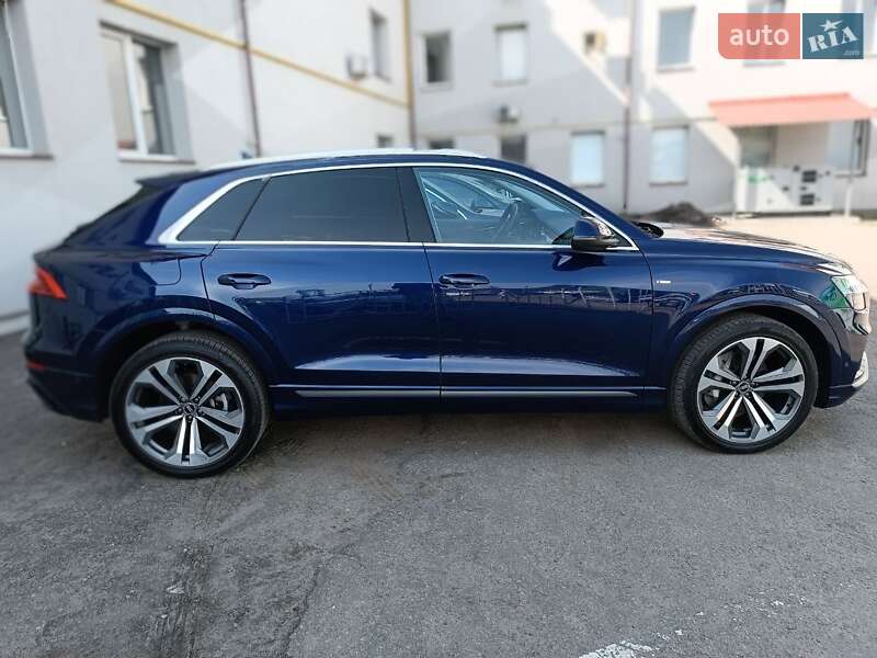 Внедорожник / Кроссовер Audi Q8 2021 в Львове